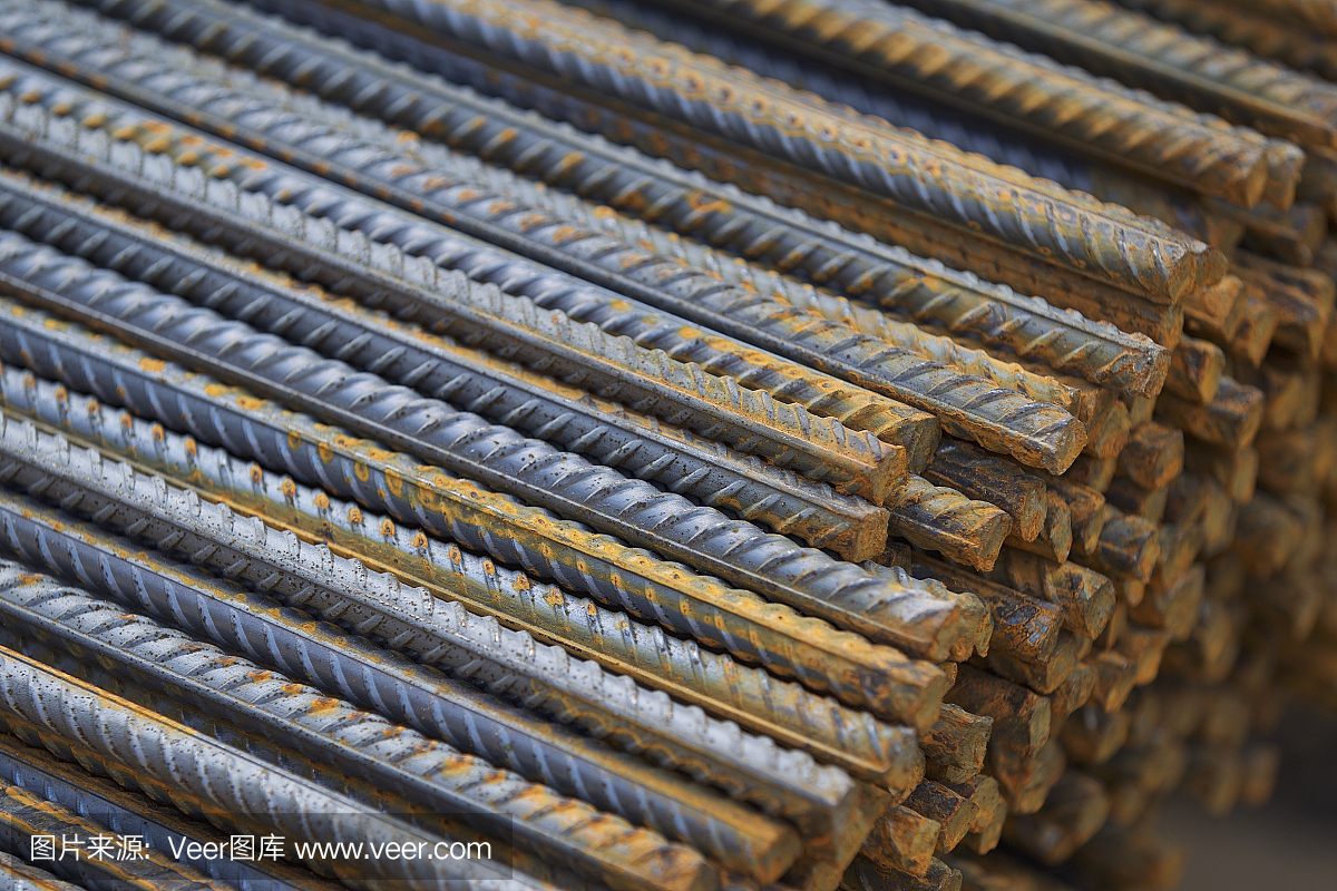 包装中定期配置的钢筋储存在金属制品仓库中